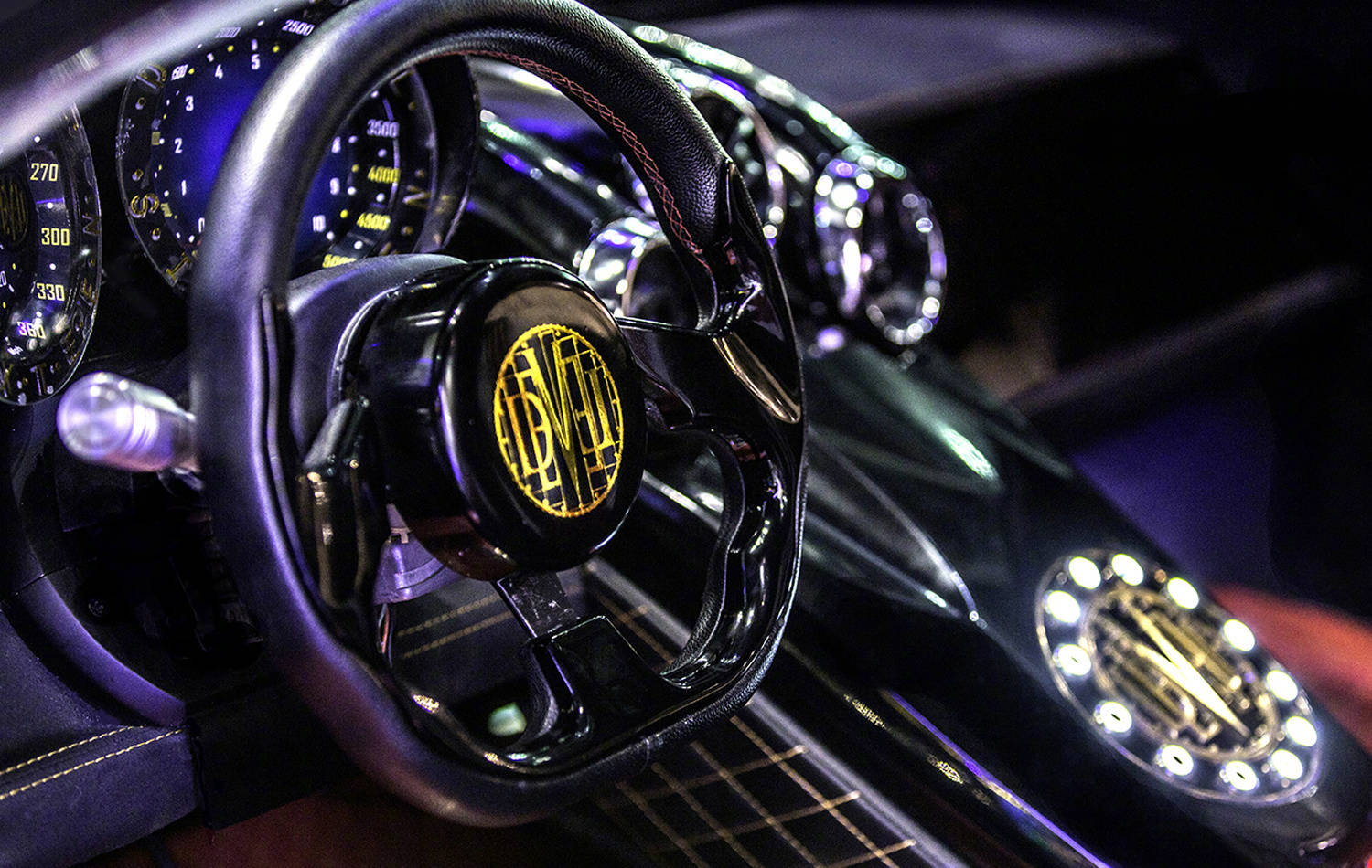 devel sixteen搭载的是一台12.3l的六缸发动机,排量比布加迪还有多4.