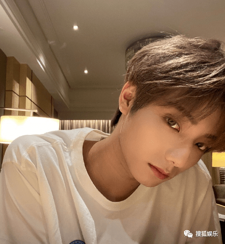 娱乐日报华谊千金王文也疑公开恋情李佳薇做房产中介曝吕小雨严禹豪