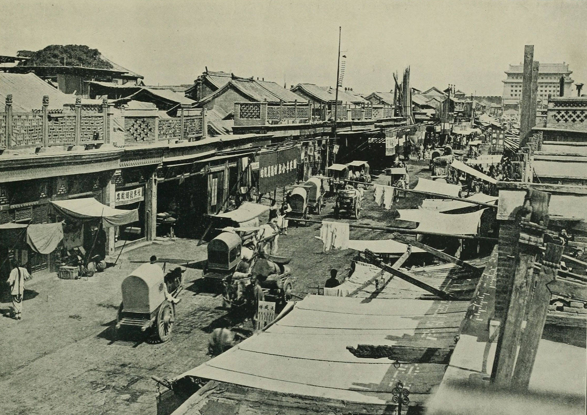 杂草丛生的故宫,被烧毁的前门!100年前的北京,原来是这样场景