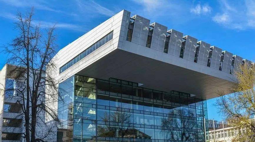 分别是:德国的公立大学是不需要缴纳学费的(巴登符腾堡州除外)高考