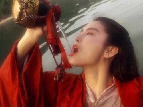 古装剧4个名场面青霞喝酒祖贤穿衣而她眨个眼火了二十多年