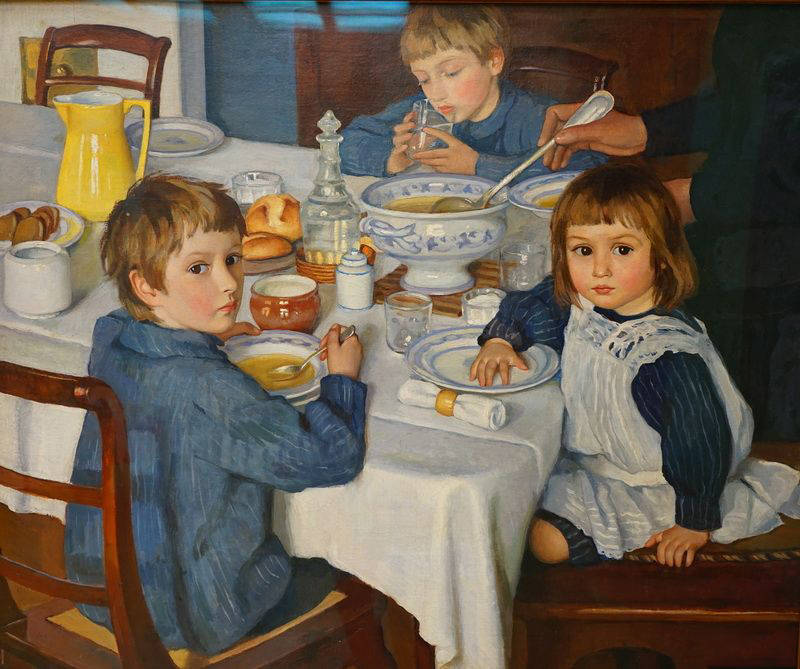 这幅画描绘了一家三个小孩吃早餐的情形.