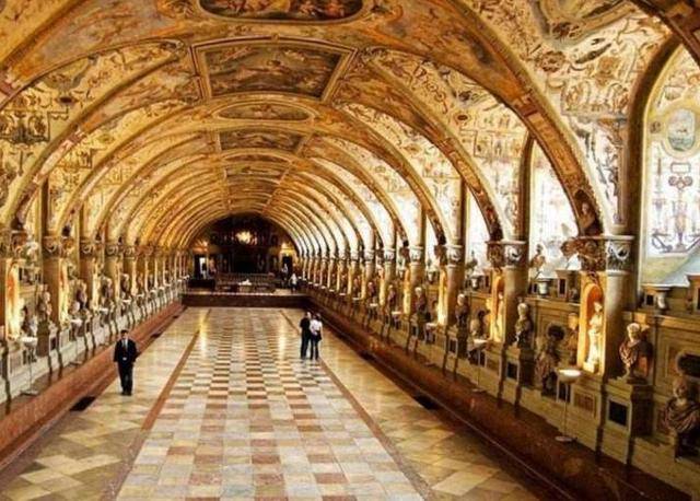 她留给世人的,除了她一手创办的俄罗斯科学院,并创立最高枢密院,还有