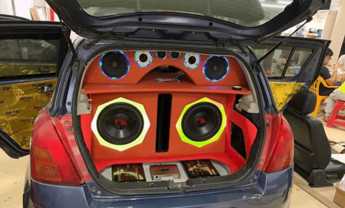 铃木雨燕改装中道汽车音响 双胆机炸机系统实在罕见