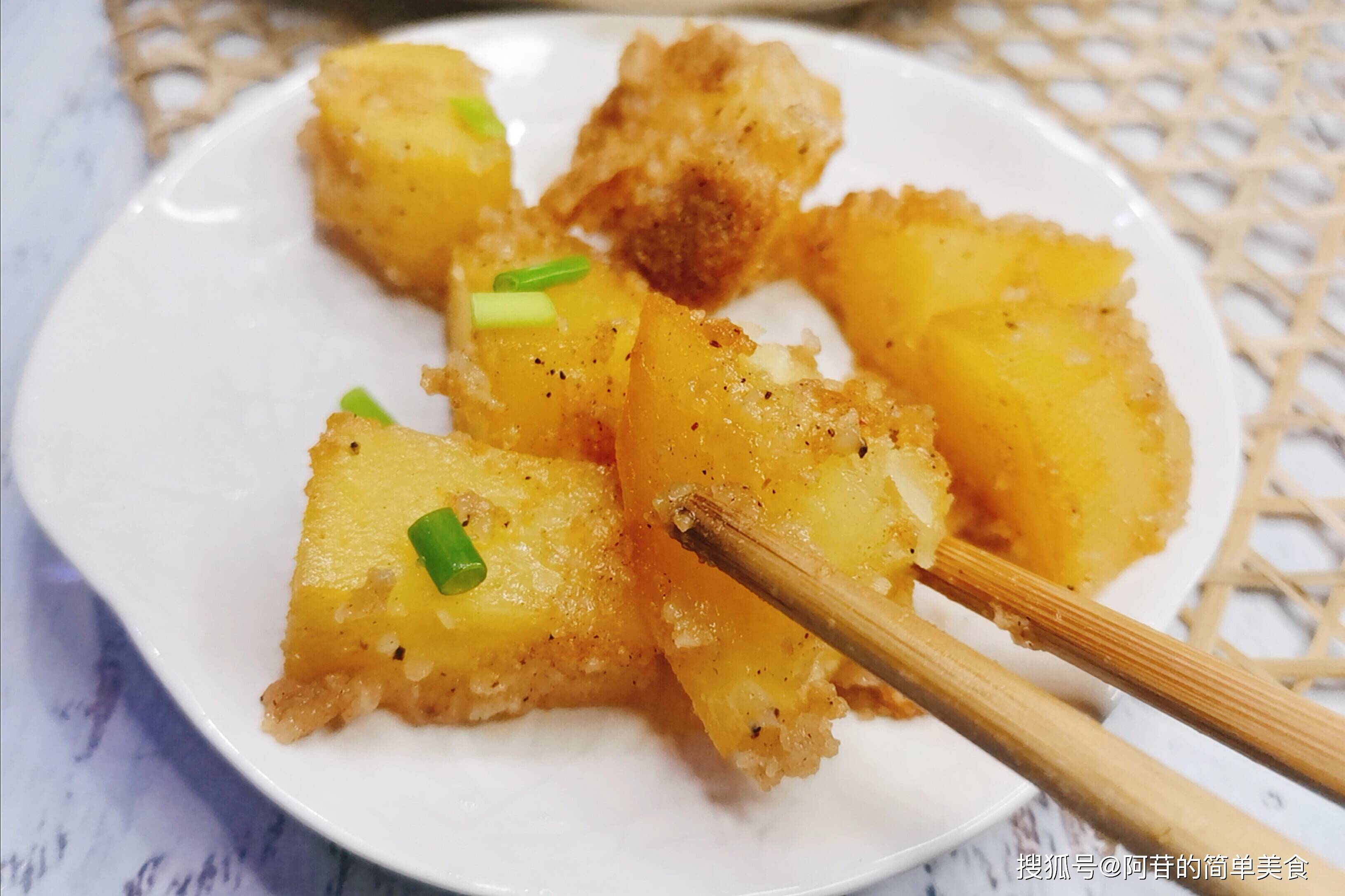 這道沒有肉的粉蒸洋芋軟糯鮮香做法簡單老少咸宜