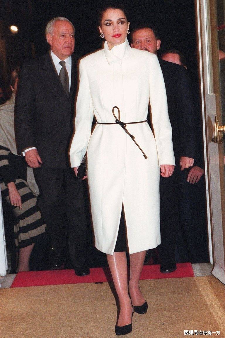 最美王后之一的约旦王后拉尼娅 年达5旬优雅依旧