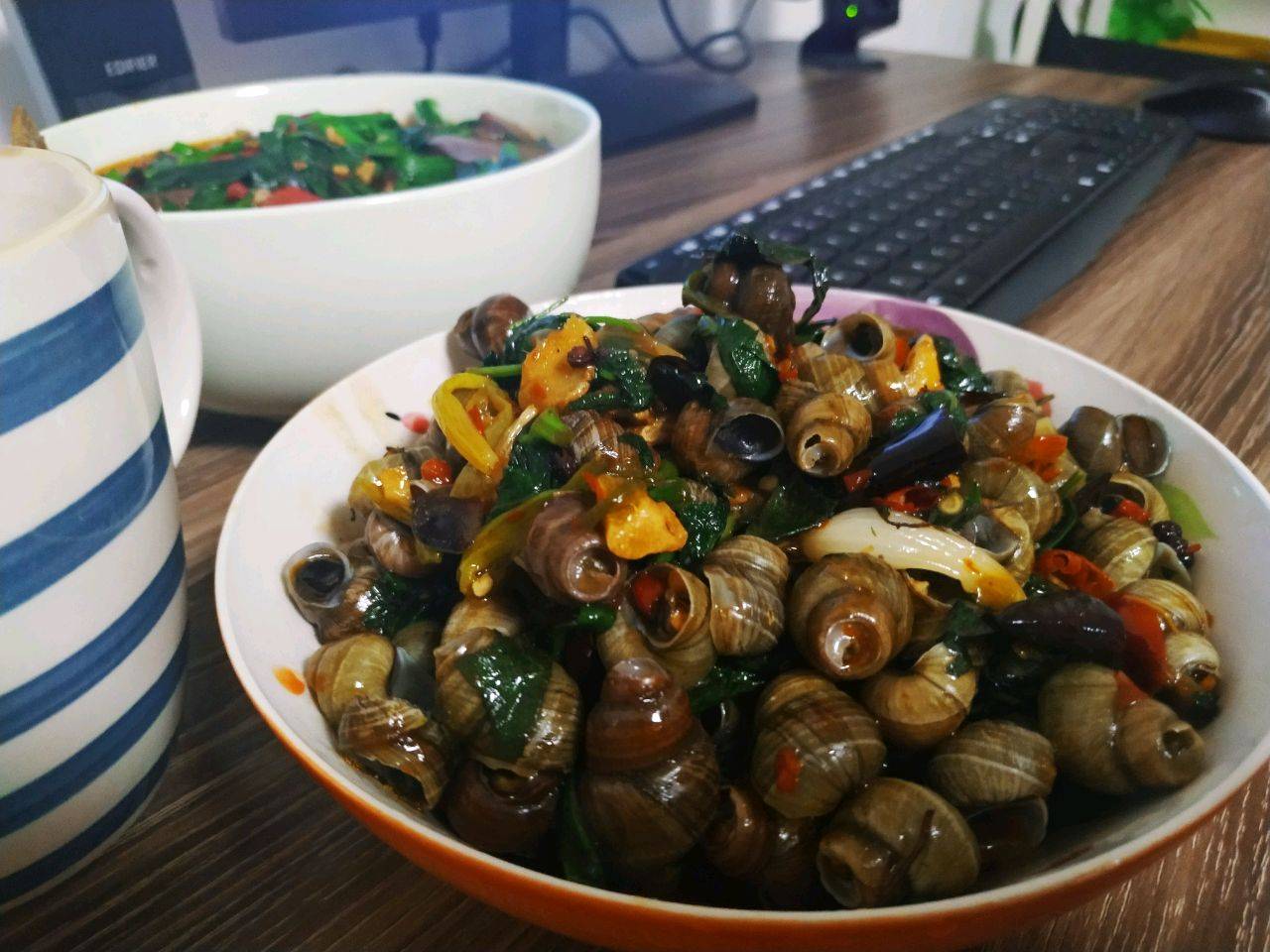 「香辣紫苏小田螺」的做法 配方,夏季下酒好菜,家乡的味道