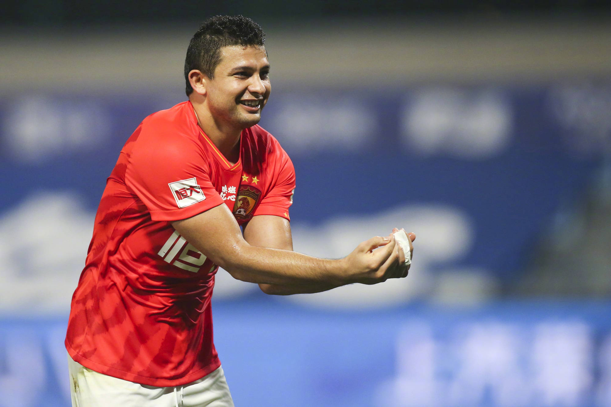 恒大三大归化合体美如画 这样的费南多国足真需要 洛国富就等你啦