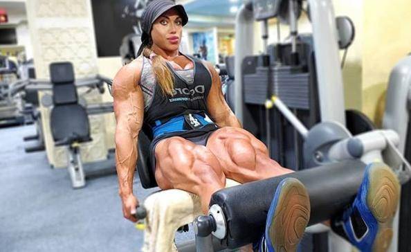 原创俄罗斯肌肉女腿围77厘米肌肉坚硬如石头网友调侃能夹碎西瓜