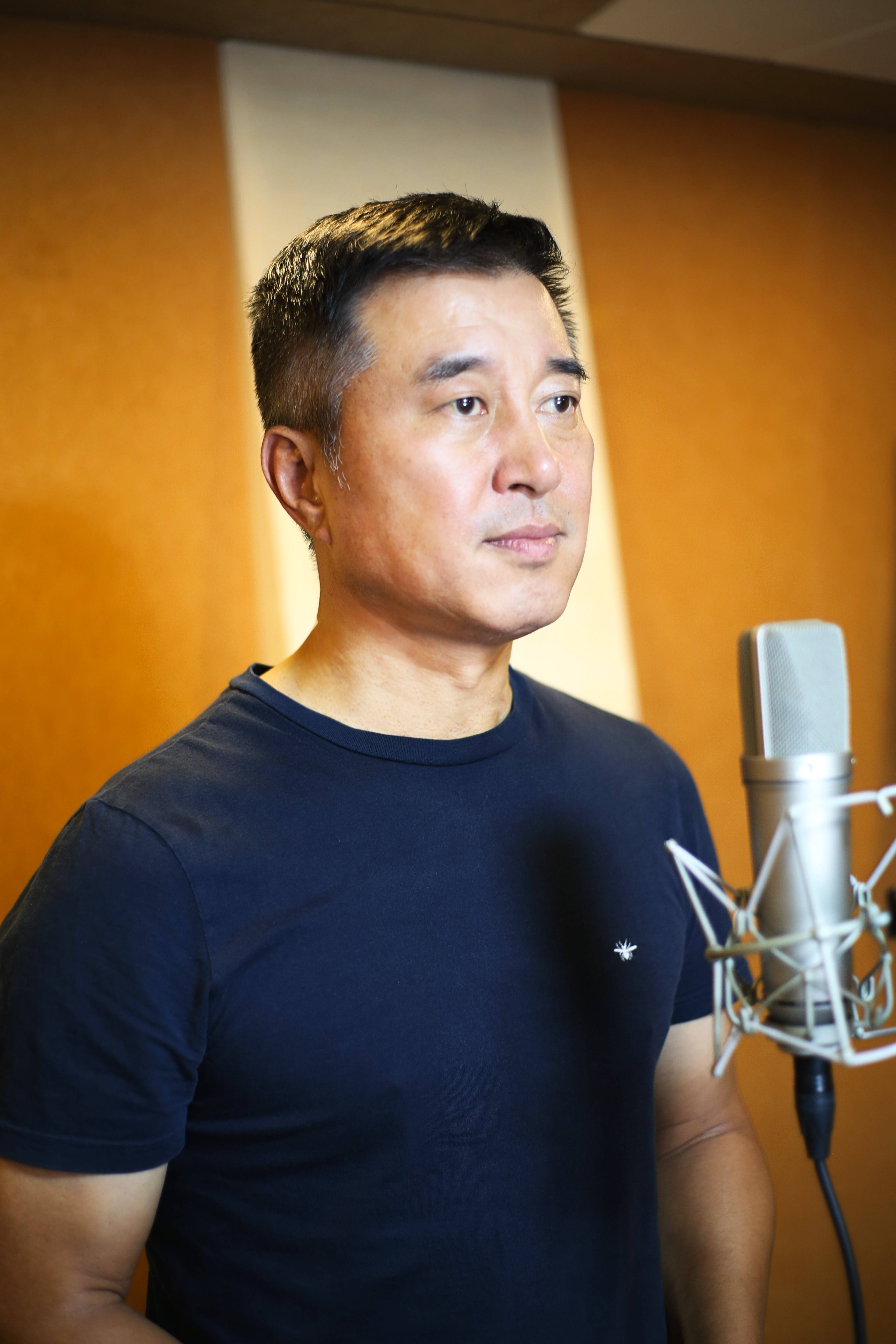 那时的乐坛真是车如流水马如龙,唱片公司,音乐人,歌手在憋着劲出好