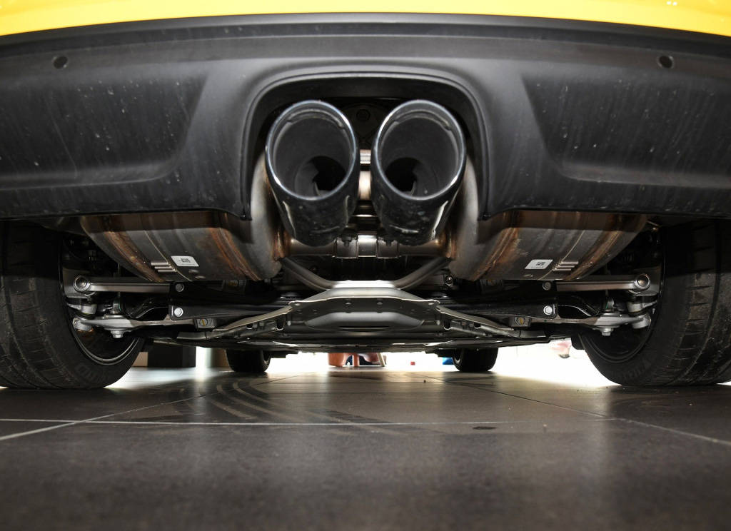 售价60多万的保时捷跑车,中置后驱 软顶敞篷,性价比超911