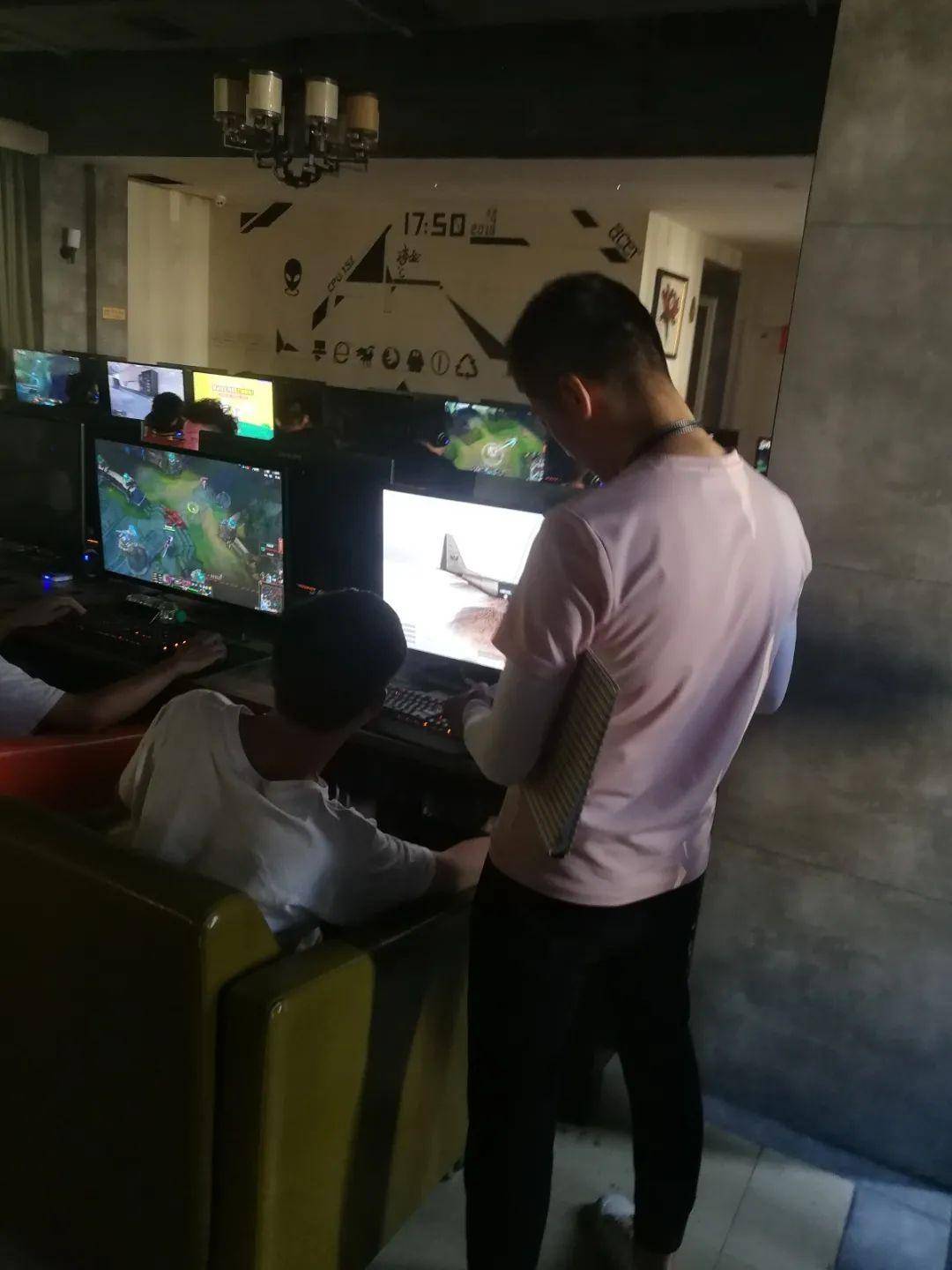 重点查处网吧接纳未成年人超时经营未核对上网身份证件擅自停止