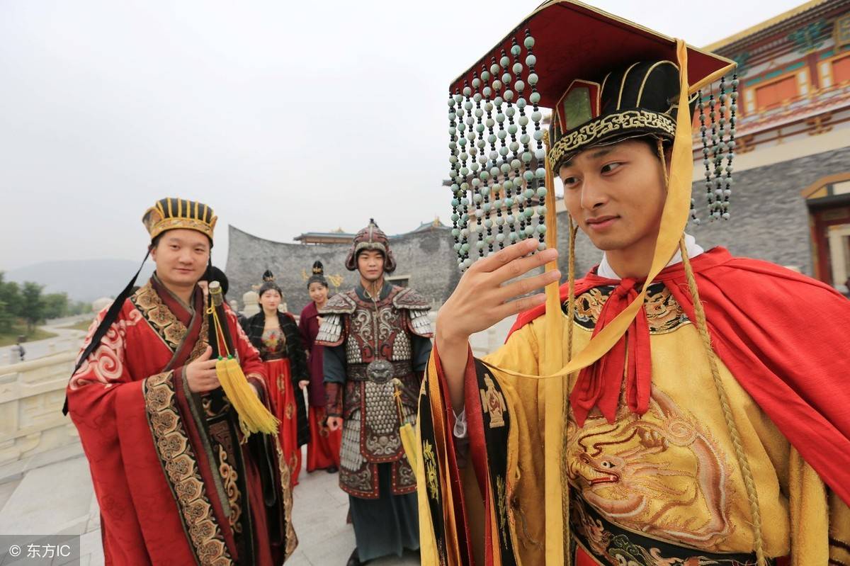 明朝官场的4个新套路,皇上穿龙袍打补丁,大臣个个都是百万富豪