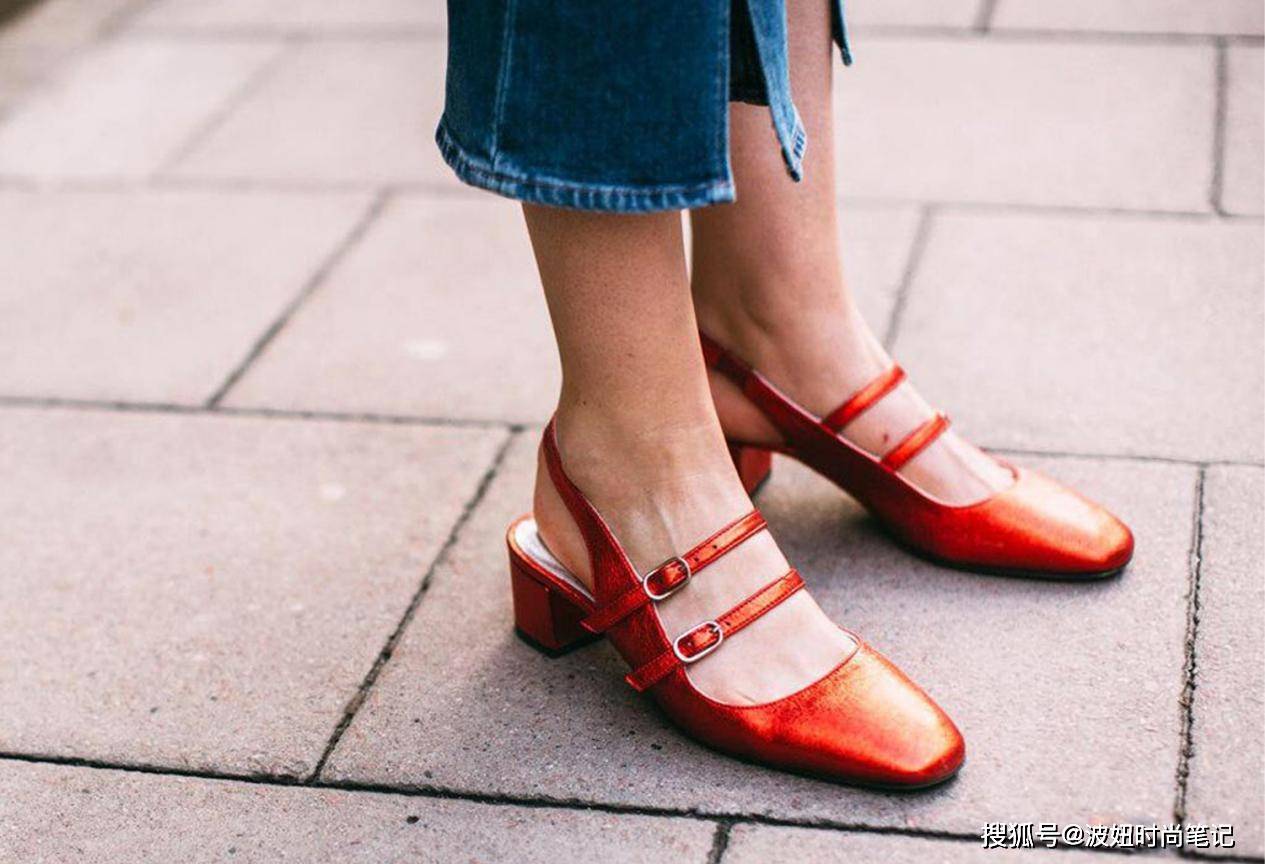 大脚丫女孩怎么穿鞋才好看?买鞋时注意4个细节,秀气脚型穿出来