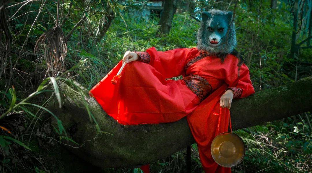 急九皇山急招捉妖天师还有妖娆妩媚的鸡妖免费送