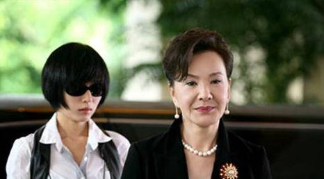 失忆40岁独子后,71岁夏台凤晒近照,满脸白发疑整容