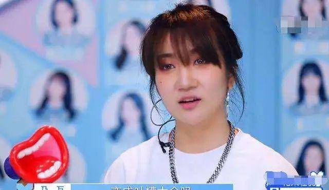 原创乃万不满录节目只有一个助理生理期还露腿却被嘲咖位小架子大