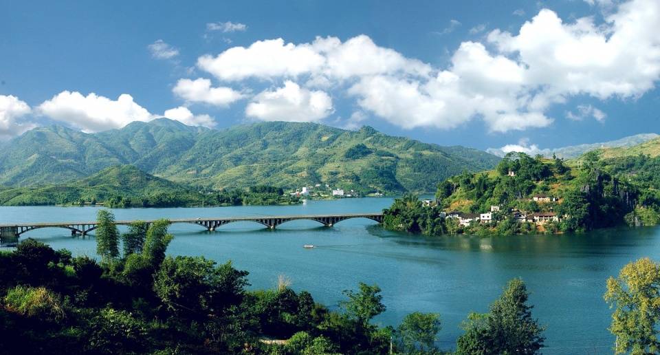 有一种生活叫长寿岛上梦巴马来一场裸浴景中境如仙