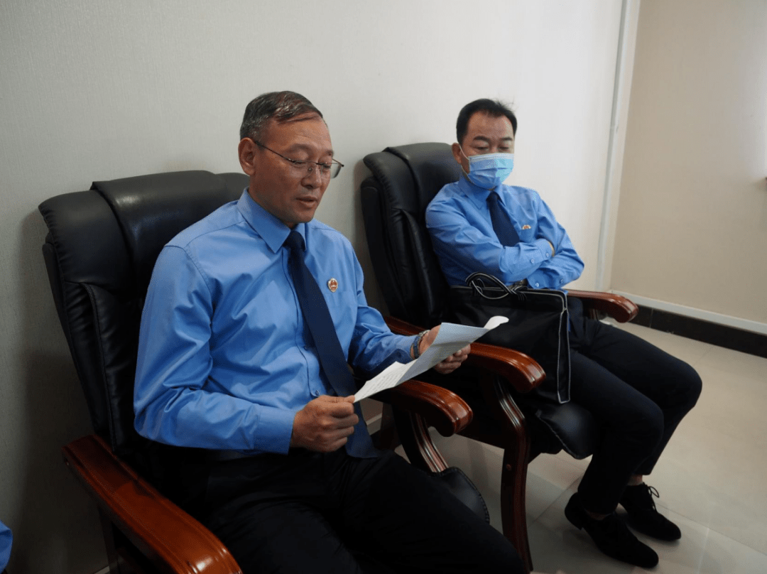 包头市检察院:"潘志荣公益诉讼办公室"现场工作会开在了矿区山顶上