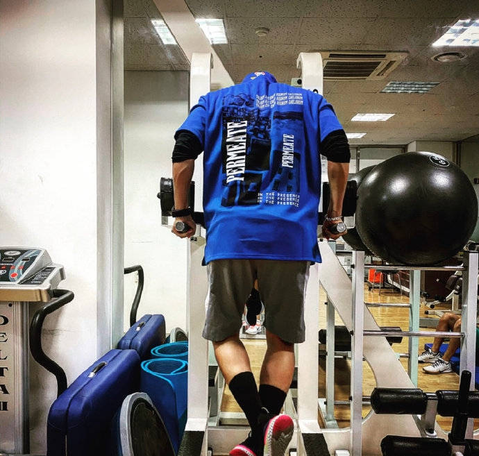 superjunior李东海秀健壮身材侧颜英俊太吸睛