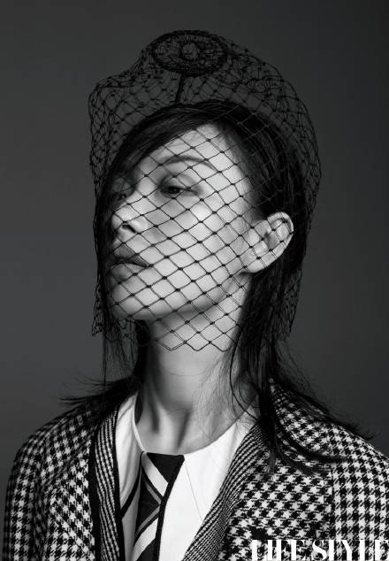 倪妮神秘面纱封面