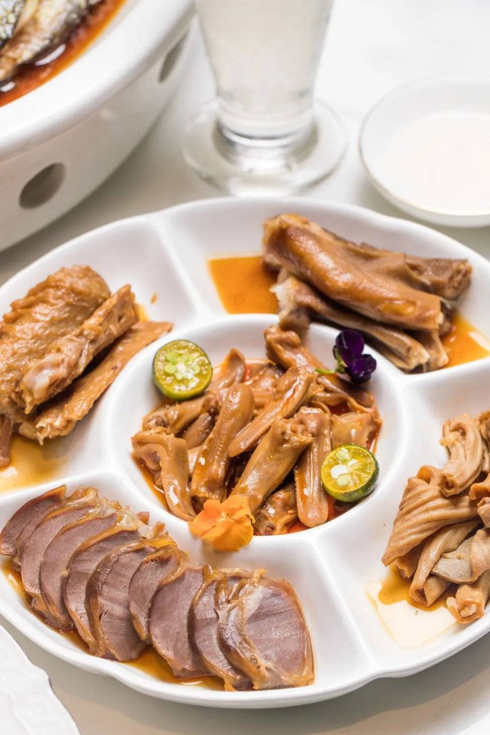 在香港红了62年的深井烧鹅脆皮爆汁新店就在海岸城