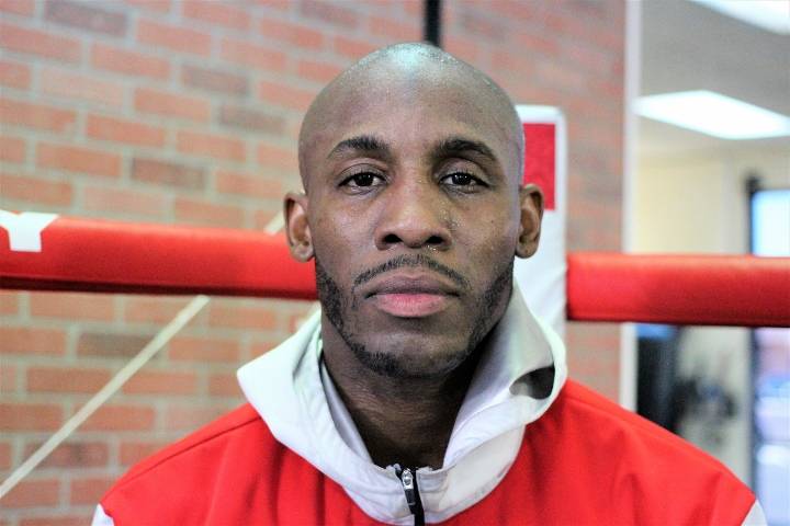 虽然职业生涯至今约丹尼斯·乌加斯还没有拿过任何组织的世界拳王头衔