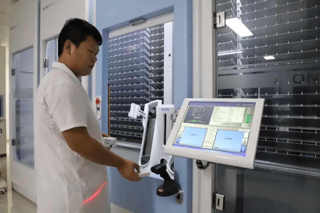 鄄城县人民医院自动发药机投入使用将人等药变成药等人