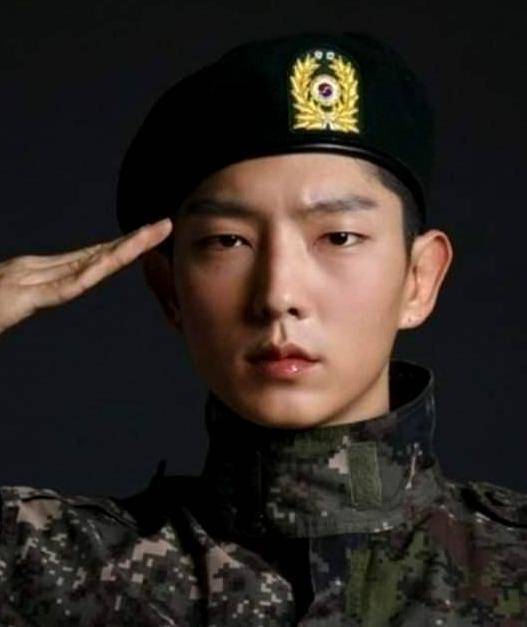 38岁的李准基登热搜,原因就是"这张照片"!