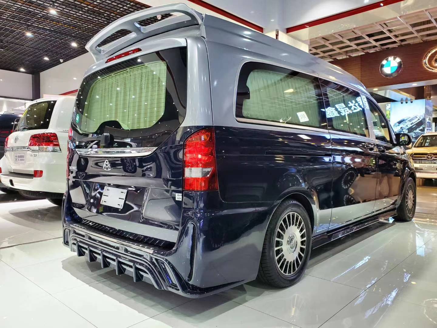 迈巴赫版奔驰mpv亮相内饰豪华不输埃尔法20t9at真帅气