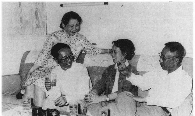 溥仪与李淑贤结婚后,溥仪晚上表现奇怪,李得知真相后要离婚