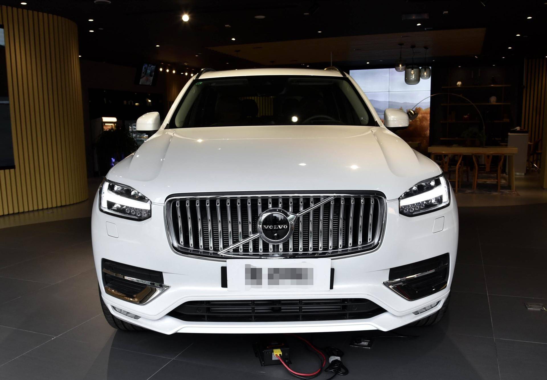 全新沃尔沃xc90来袭,落地68万,2.0t混动 四驱,比x5还霸气
