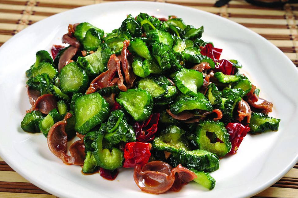 【黄瓜干炒鸡胗】主料黄瓜干:150;鸡胗:80辅料姜:4片;盐:适量;生抽