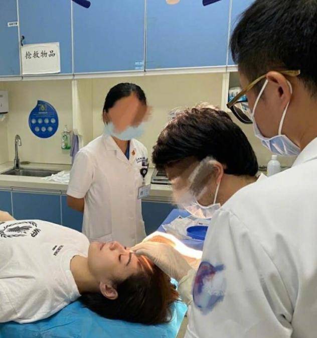 阿娇受伤照片曝光,凌晨晕倒头部受撞击,伤口达6cm共缝数十针_手机搜狐