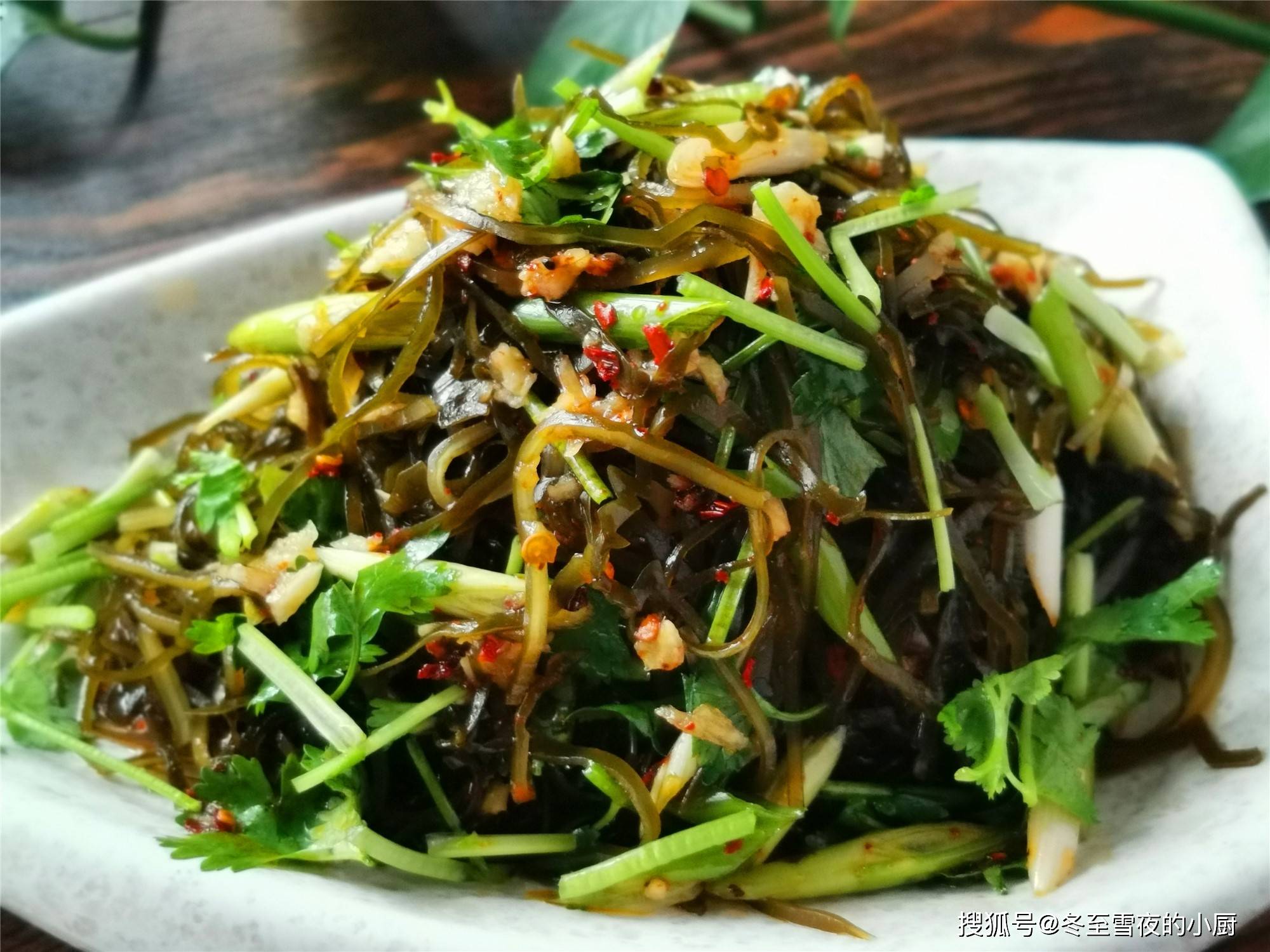 原创东北家常蒜泥海带丝的做法,香辣开胃,和饭店做的味道一样好