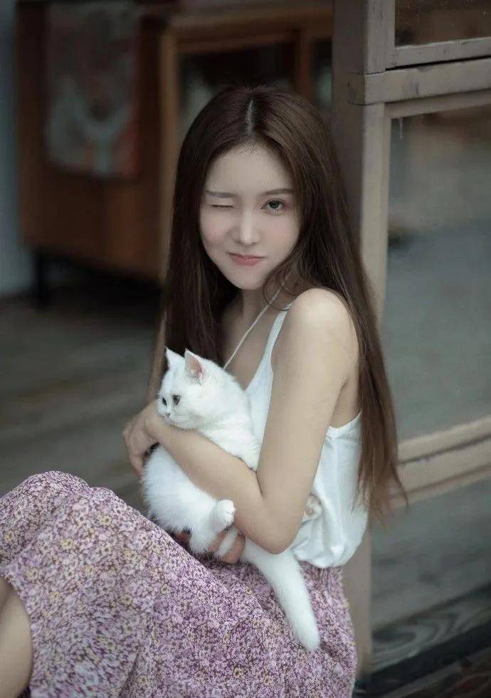 揭晓答案,是网红界的千万富婆林珊珊本人.