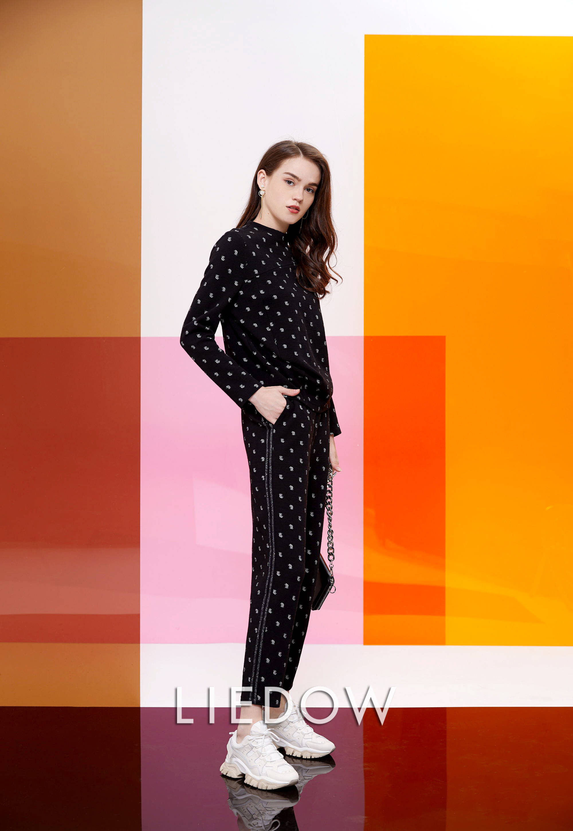 蕾朵丨品牌字母色织元素