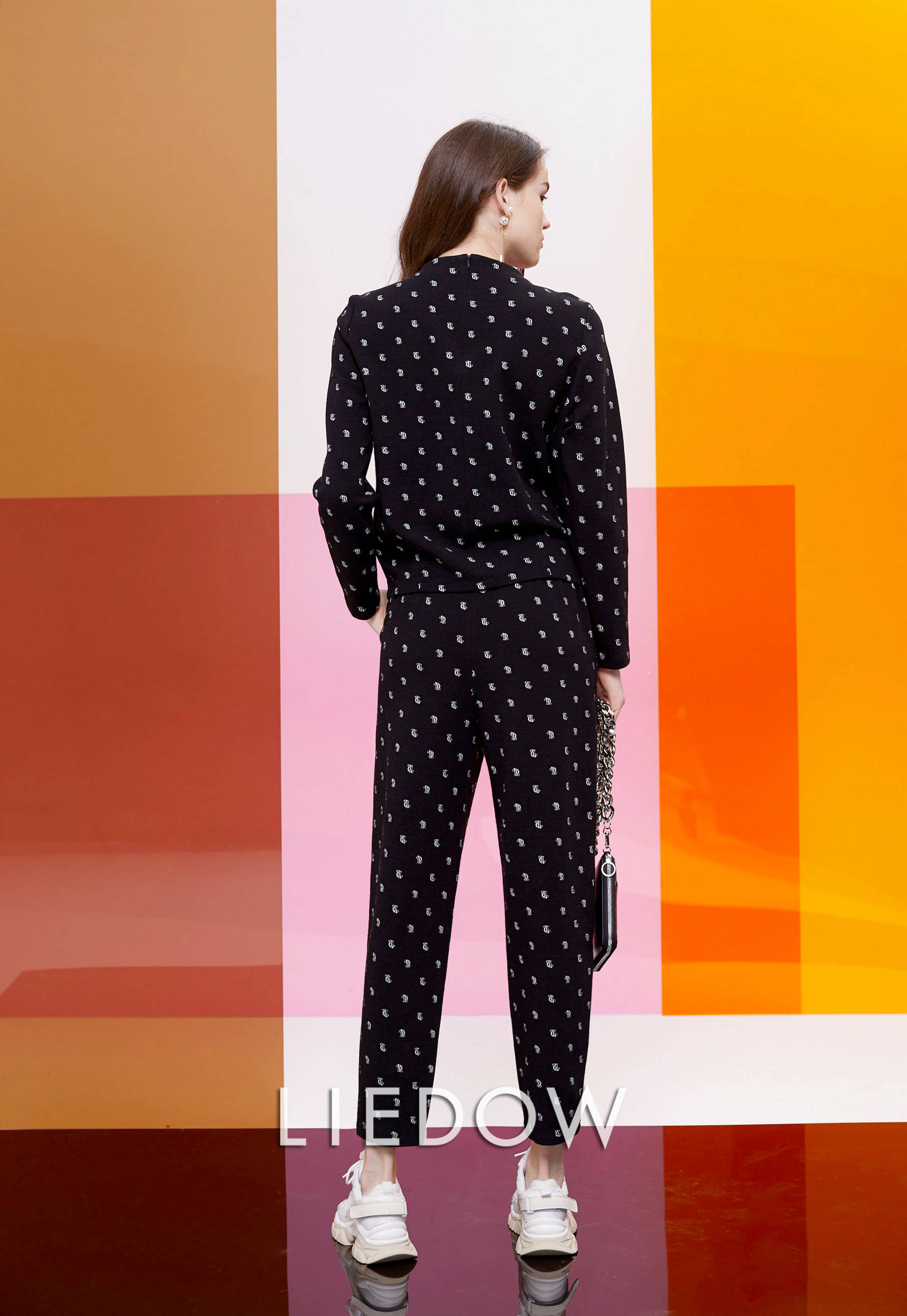 蕾朵丨品牌字母色织元素