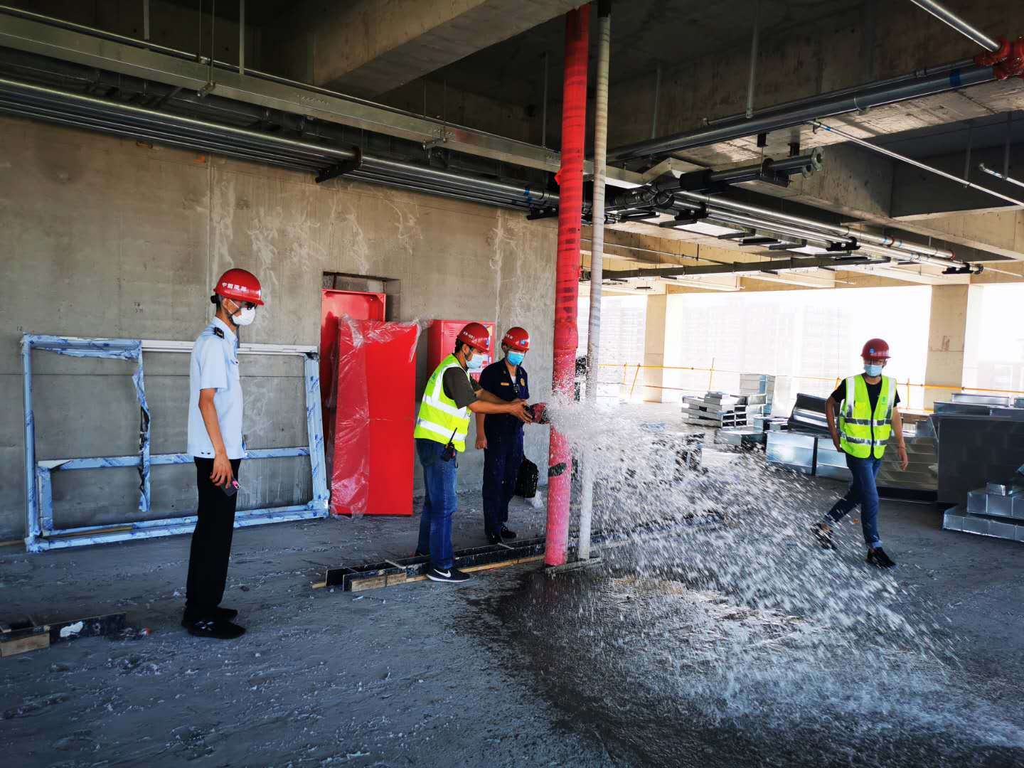 大兴区消防救援支队开展施工现场消防安全管理技术服务指导_手机搜狐