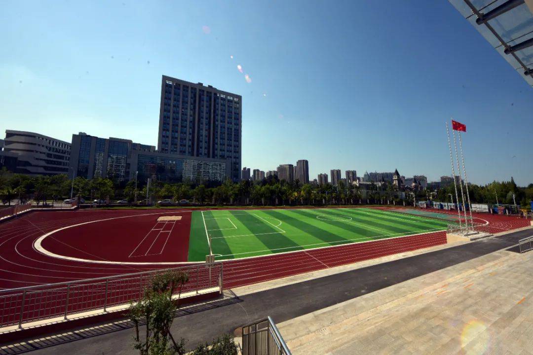 李淑侠看望慰问教师让高质量教育成为园区鲜明特质