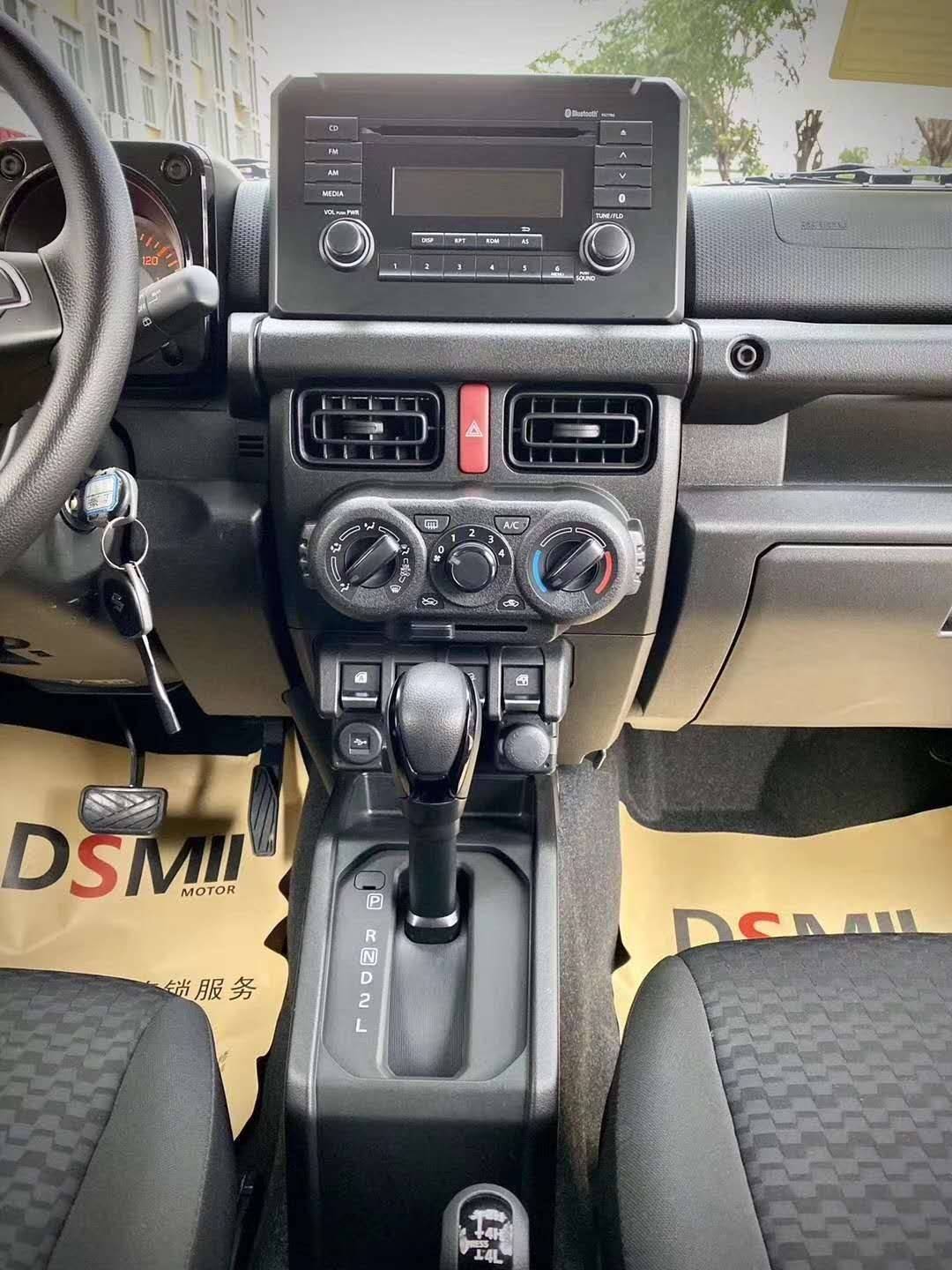 经典设计更加舒适 2020款铃木吉姆尼值得一提的就是车尾依然延续了