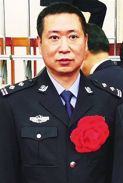 既然选择就无所畏惧访全国抗击新冠肺炎疫情先进个人闫旭升