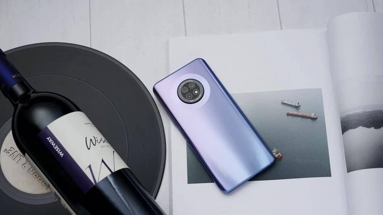 华为畅享20 plus星河银上手图赏:配色如同天幕繁星