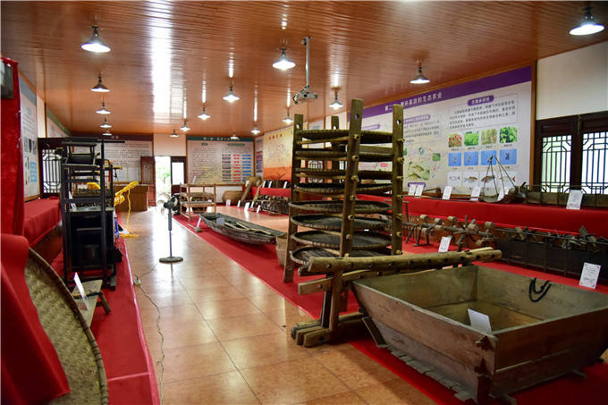 西汉年代发明的农具耒耜在佛山展出就在西樵山下的渔耕文化园