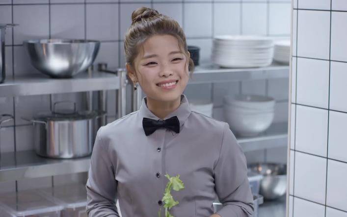 "莫小贝"似乎还是一个小姑娘,但是其实扮演者王莎莎在现实生活中,已经