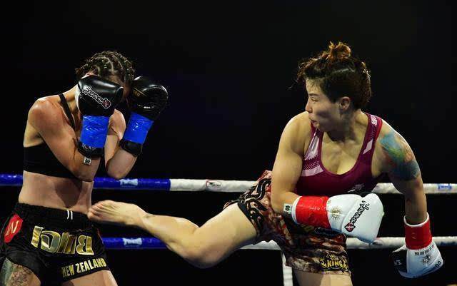 原创武林风女子世界冠军龚艳丽今天首次跟人打架还是最便宜的一拳