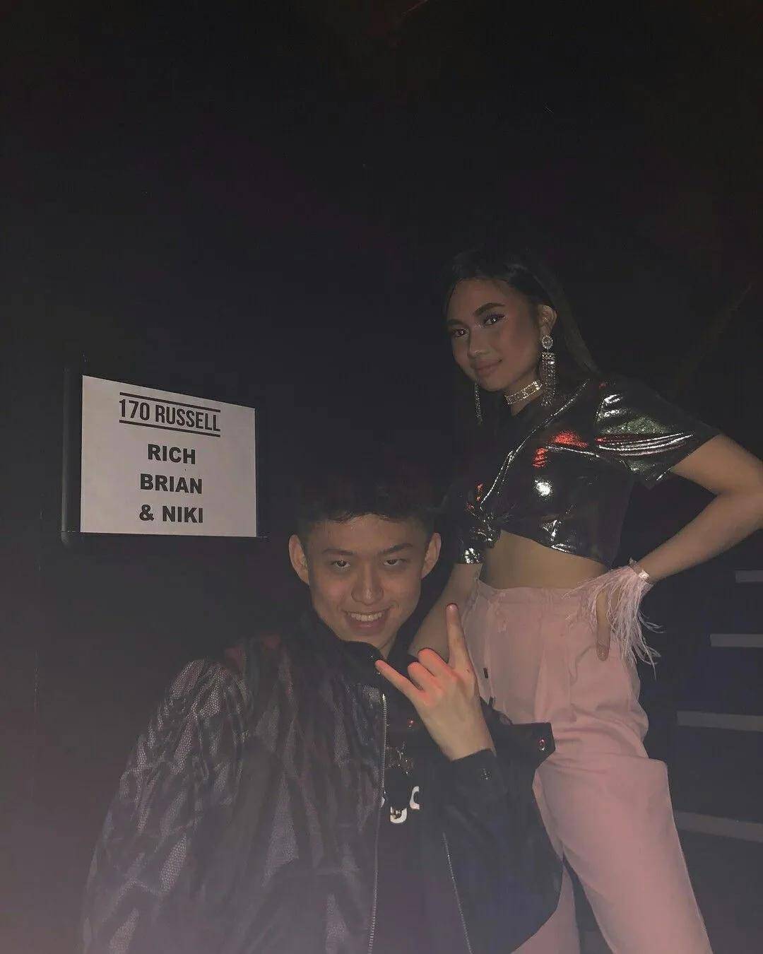 刚刚陷入热恋的Rich Brian，却为别的辣妹哭到抽搐？-搜狐大视野-搜狐新闻