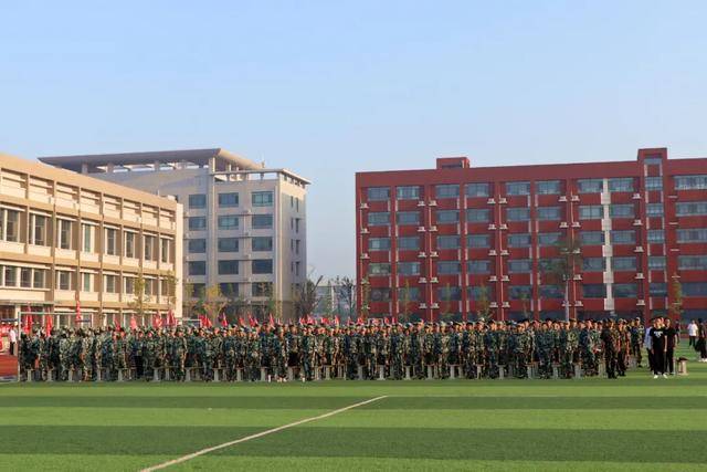 诸城一中慈海学校2020级军训会操汇报表演圆满结束