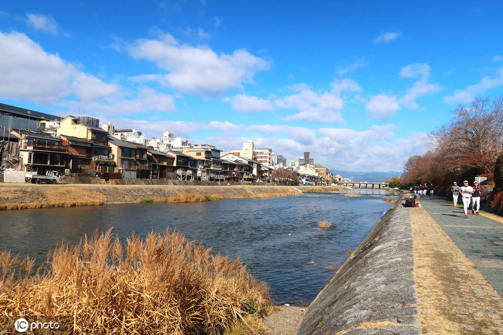 12 鸭川是日本京都的一个景点,也是代表京都的一条长31公里的一级河川