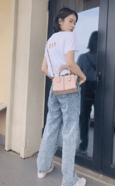 原创24岁的张雪迎玩转各式时尚穿搭衣品不输一线时尚博主